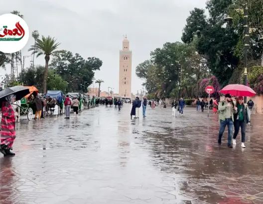 جامع الفنا تحت الأمطار.. تساقطات الخير تُبهج قلوب المراكشيين نهار رمضان
