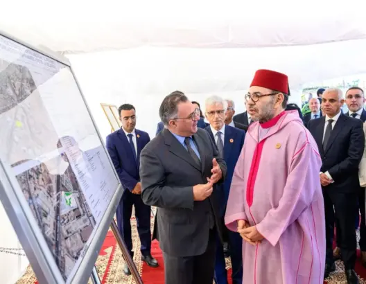 الملك يضع حجر الأساس لمركز طبي للقرب بالبيضاء ويطلق المرحلة الثانية للوحدات الطبية المتنقلة