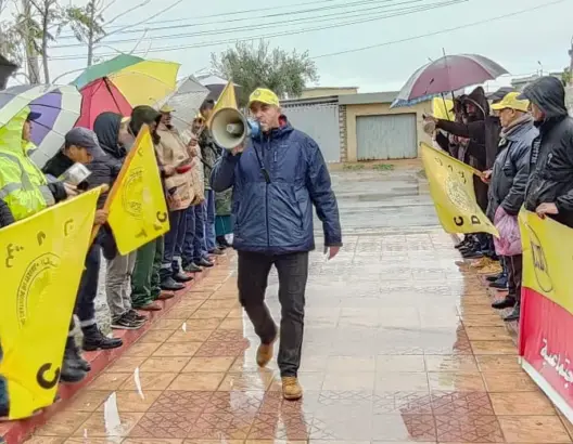 حراس المؤسسات التعليمية يحتجون بالفقيه بنصالح للمطالبة بمستحقاتهم