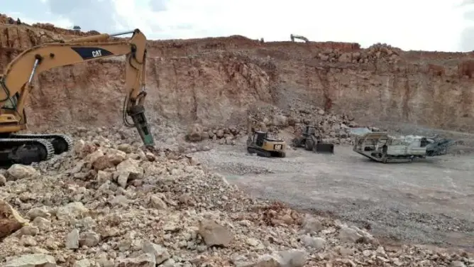 الحكومة تنهي تعثر مناقشة تقرير المقالع والبرلمان يحسم موعد الإفراج عنه