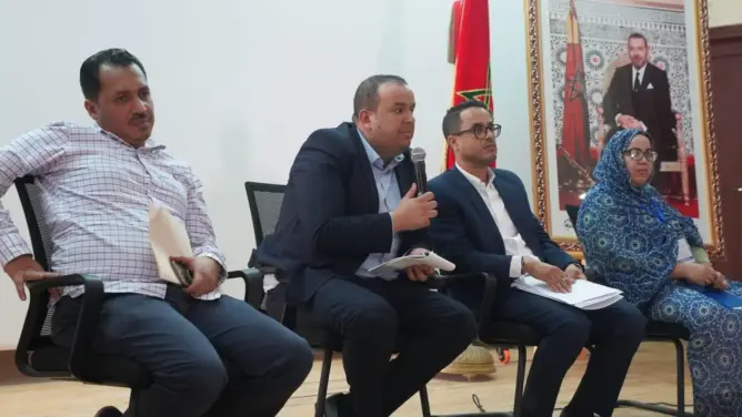 “البام” يناقش الورقة السياسية للحزب مع مناضليه بطرفاية