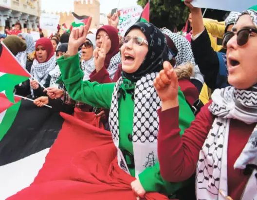مغاربة يطلقون حملة لارتداء الكوفية في صلاة العيد وتزيين الأحياء والمنازل بأعلام فلسطين