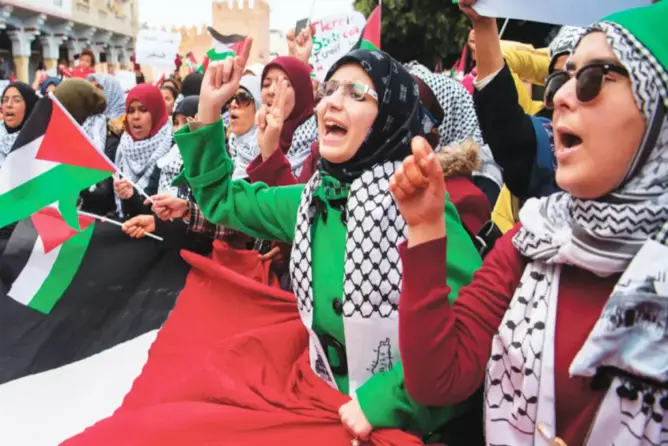 مغاربة يطلقون حملة لارتداء الكوفية في صلاة العيد وتزيين الأحياء والمنازل بأعلام فلسطين