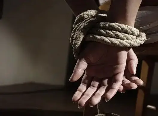 مهني يكشف تفاصيل جديدة عن السائقين المغاربة المختطفين في بوركينافاسو (فيديو)