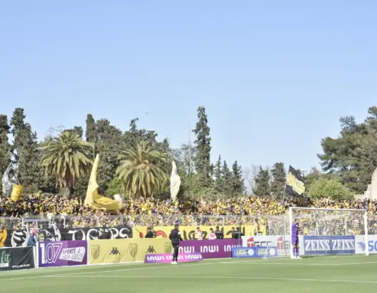 الجماهير الفاسية حاضرة بقوة لمساندة فريقها أمام برشيد