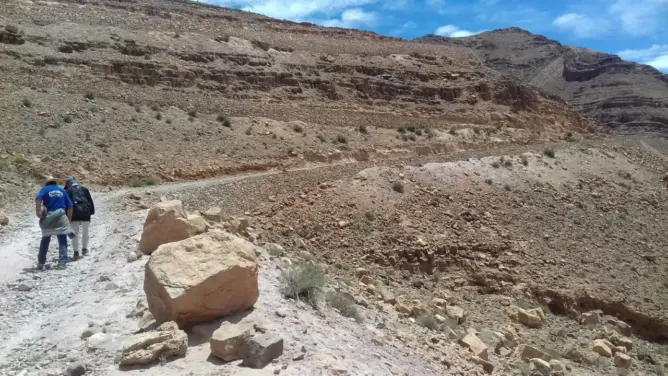 غياب مسالك معبدة يفاقم عزلة دواوير بورزازات والساكنة تطالب بالإنصاف (فيديو وصور)