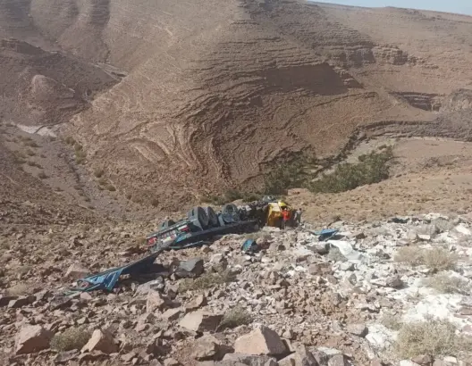 سقوط شاحنة في منحدر بمنعرجات أيت ساون بين ورزازات وزاكورة