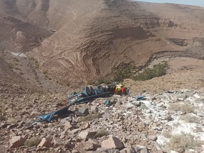 سقوط شاحنة في منحدر بمنعرجات أيت ساون بين ورزازات وزاكورة