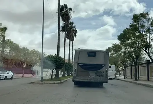 يخوض موظفو حافلات النقل الحضري بوجدة، اليوم الأربعاء 17 أبريل، إضراب شاملا عن العمل انطلاقا من الساعة الثالثة إلى