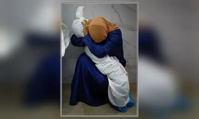 توثق الوضع المفجع في غزة.. مصور فلسطيني يتوج بأفضل صورة صحفية عالمية في 2024
