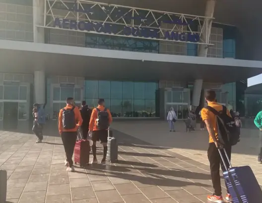 بعثة نهضة بركان تسافر في رحلة مباشرة من مطار  وجدة إلى الجزائر