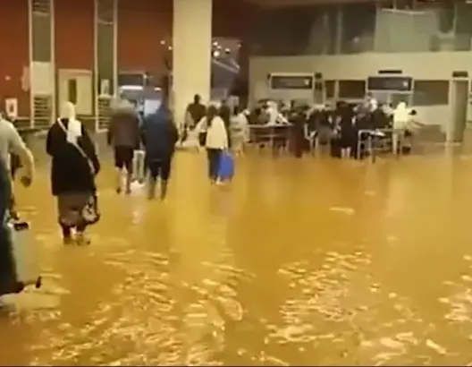 بعد أشهر من الواقعة..وزير النقل يُبرر “فضيحة” فيضان مطار وجدة ويدافع عن لقلالش