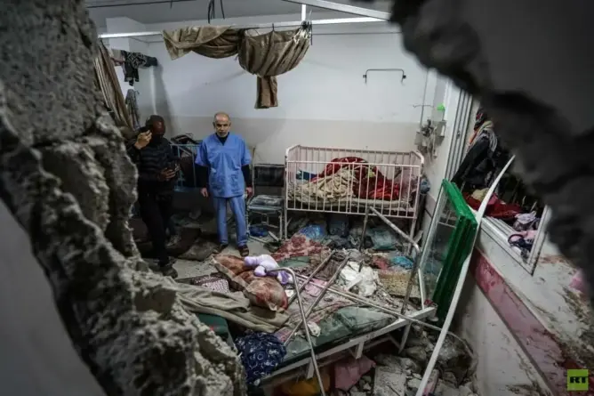 ضمنها جثث بدون رؤوس وجلود .. انتشال جثامين 210 شهداء بمجمع ناصر بغزة