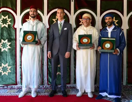 ولي العهد يُسلم شهادات اعتراف بالعلامات المميزة لمجموعة من المنتجين
