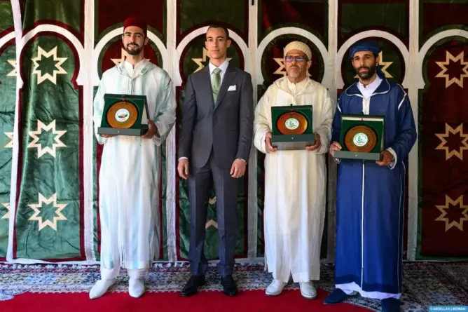 ولي العهد يُسلم شهادات اعتراف بالعلامات المميزة لمجموعة من المنتجين