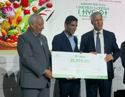 ظفر الزميل إسماعيل التزارني الصحافي بجريدة العمق المغربي بالجائزة الثانية في صنف الإعلام الإلكتروني ضمن الجائزة الوطنية الكبرى للصحافة الفلاحية والقروية، المنظمة على هامش الدورة السادسة عشرة من الملتقى الدولي للفلاحة بالمغرب.