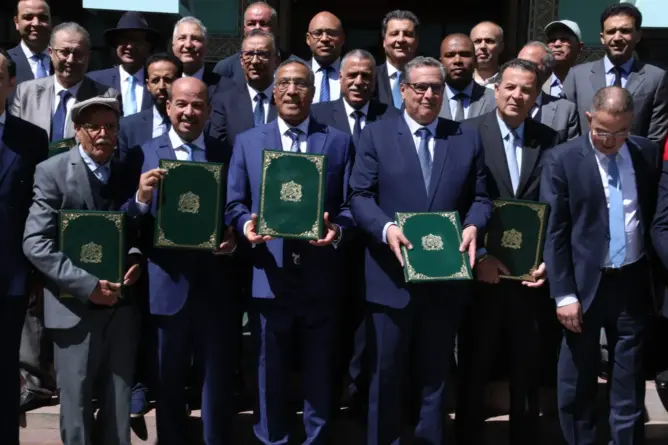 زيادة بالأجور وتخفيض الضريبة وحسم التقاعد.. هذه تفاصيل محضر اتفاق الحكومة مع النقابات