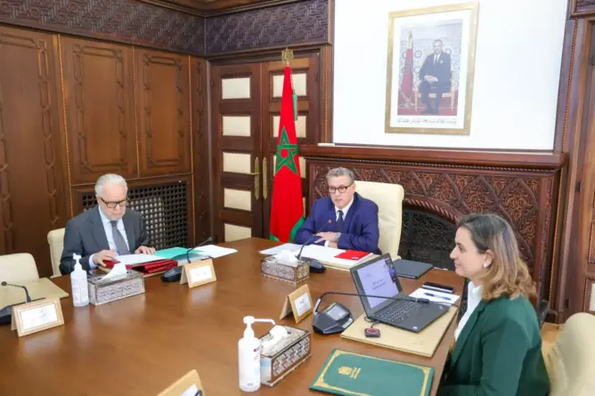 تعليمات للوزراء بتمكين الموظفين من أجورهم كاملة خلال إجازات المرض الطويلة