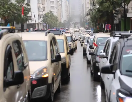 خدمات “الطاكسيات” تثير حنق مواطنين.. ومطالب بمحاصرة الجشع