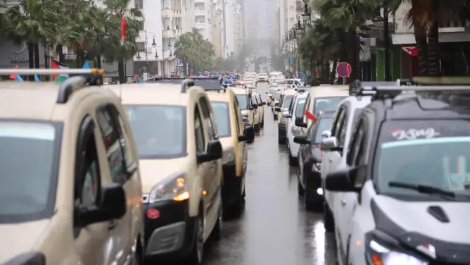 خدمات “الطاكسيات” تثير حنق مواطنين.. ومطالب بمحاصرة الجشع