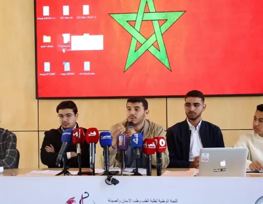 الضبابية تلف مصير طلبة الطب والصيدلة.. والمحتجون يتهمون الحكومة بإغلاق باب الحوار