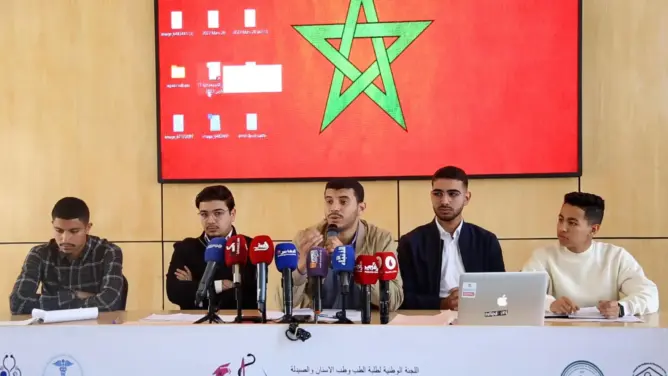 الضبابية تلف مصير طلبة الطب والصيدلة.. والمحتجون يتهمون الحكومة بإغلاق باب الحوار