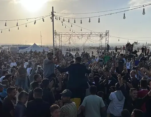 أفراح رغم الجراح.. حفل زفاف جماعي بخيام النازحين في غزة يتحدى ظروف الحرب