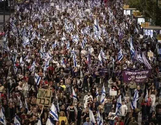 آلاف الإسرائيليين يتظاهرون للمطالبة بصفقة تبادل أسرى وإسقاط حكومة نتنياهو