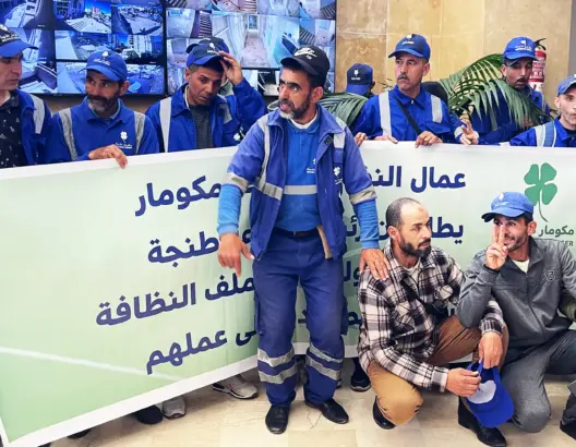 عمال مطرودين من شركة “ميكومار” للنظافة يحتجون على عمدة طنجة