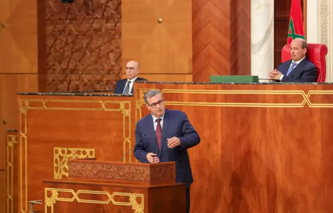أخنوش: الحكومة أنصفت الموظفين بعد 10 سنوات من حرمانهم من الزيادة في الأجور