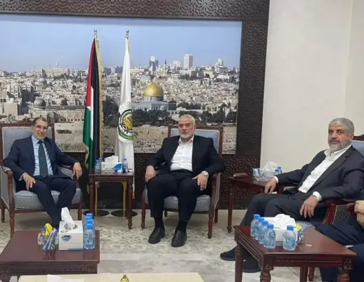 العثماني يلتقي هنية في الدوحة والأخير يطلعه على مستجدات العدوان الإسرائيلي على غزة