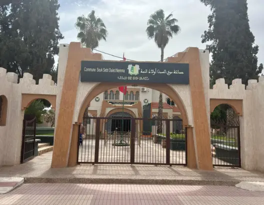 فيدرالية اليسار تستنكر سرية الدورات وغياب التنمية في سوق السبت.. ورئيس الجماعة يوضح