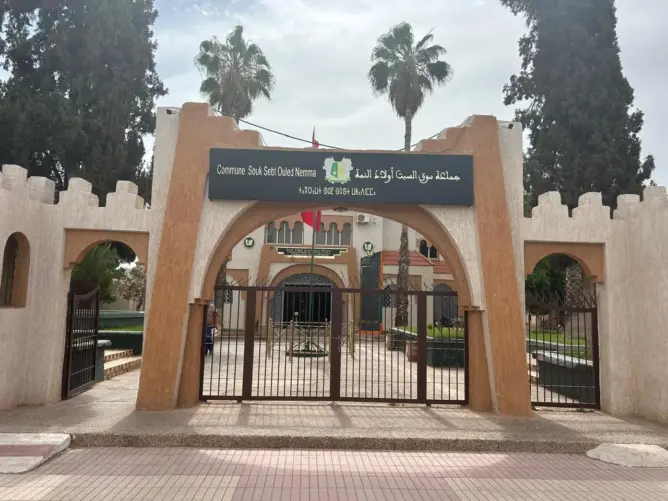 فيدرالية اليسار تستنكر سرية الدورات وغياب التنمية في سوق السبت.. ورئيس الجماعة يوضح