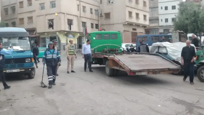 الوالي التازي يفاجئ منتخبين ورجال السلطة بزيارة لأحياء شعبية في طنجة