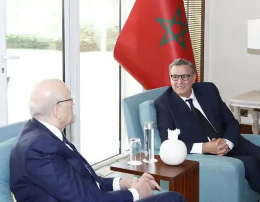 القمة العربية بالمنامة .. مباحثات ثنائية تجمع بين أخنوش ورئيس الحكومة اللبنانية