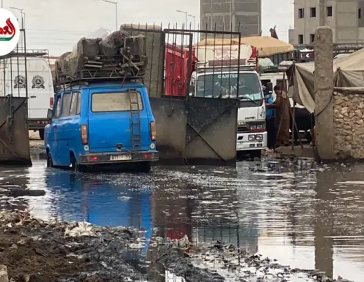 سيدي بنور.. مياه عادمة تغرق أحد أكبر الأسواق بالمغرب