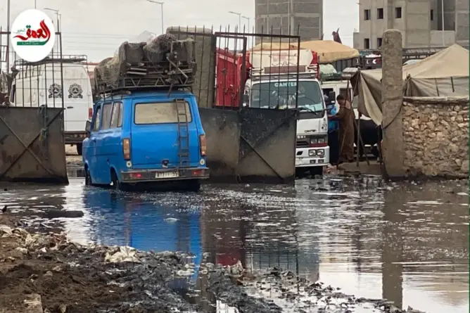سيدي بنور.. مياه عادمة تغرق أحد أكبر الأسواق بالمغرب