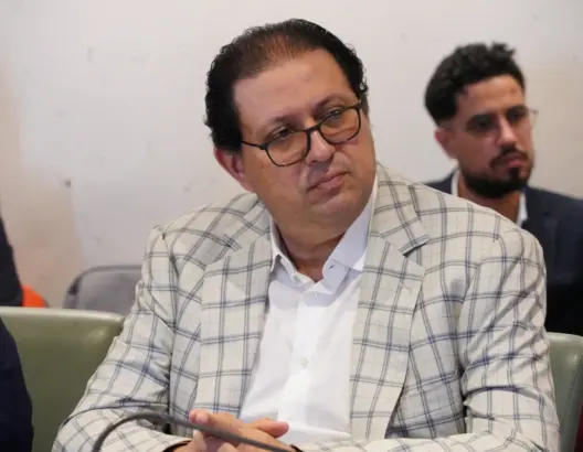 “اللي قال العصيدة باردة يدير فيها يديه”..كواليس اجتماع برلماني كاد ينفجر بسبب آيت منا