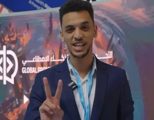 ينحدر من زاكورة .. شاب مغربي يحصُد المركز الثاني في مسابقة الذكاء الاصطناعي بدبي