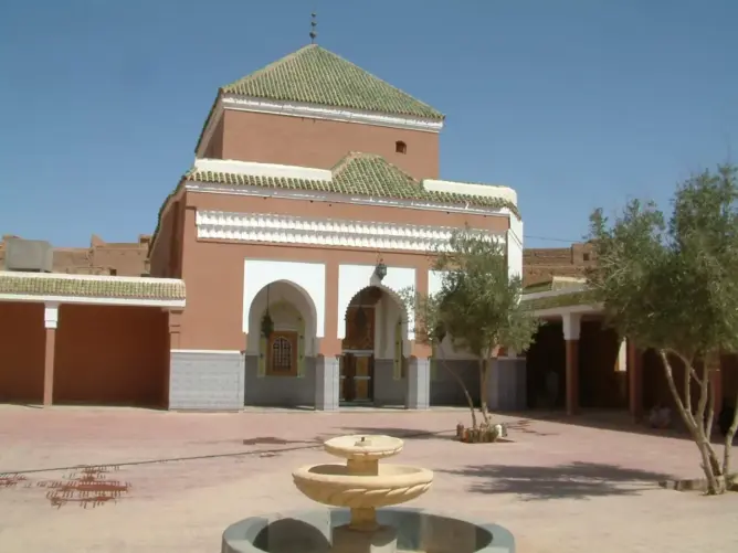 في‭ ‬رحاب‭ ‬زاكورة‭ ‬والزاوية‭ ‬الناصرية‭ ‬‮: حين‭ ‬كانت‭ ‬تامكروت‭ ‬محطة‭ ‬في‭ ‬الطريق‭ ‬إلى‭ ‬الله‮!‬‭
