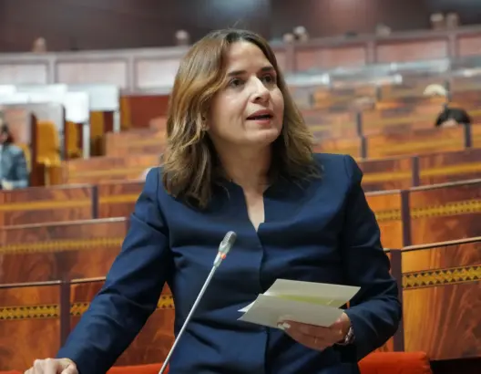 ضجة “القبلة الحميمية”.. مسؤول يبرئ بنعلي ويدافع عن “ريادة” الشركة الأسترالية