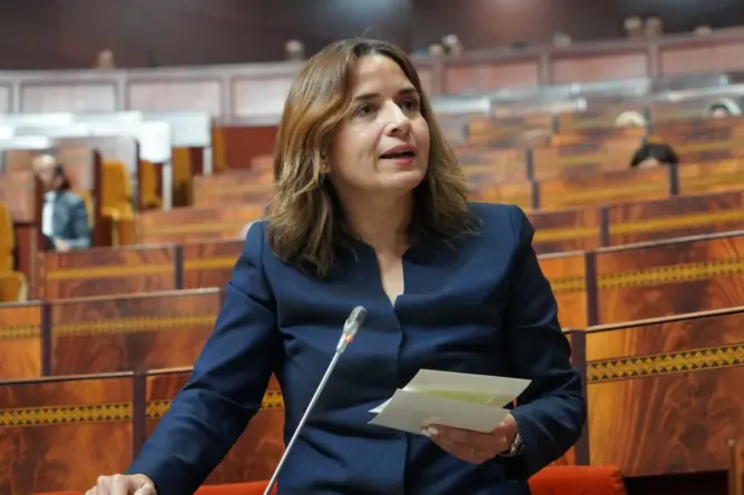 ضجة “القبلة الحميمية”.. مسؤول يبرئ بنعلي ويدافع عن “ريادة” الشركة الأسترالية