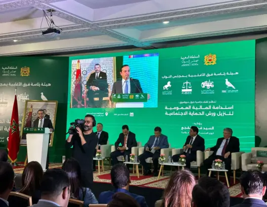 فرق الأغلبية تهاجم المعارضة: تماسك مكونات الحكومة وانسجامها “أزعج البعض”