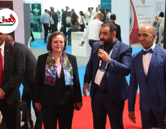 بحضور الوزيرة حيار.. شركة عالمية تعلن عن ابتكار يتيح لفاقدي البصر التعرف على الصور بدقة