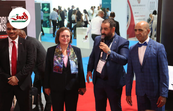 بحضور الوزيرة حيار.. شركة عالمية تعلن عن ابتكار يتيح لفاقدي البصر التعرف على الصور بدقة