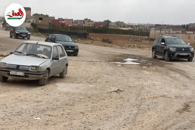 طريق مهترئة بمولاي عبد الله بالجديدة تؤرق الساكنة