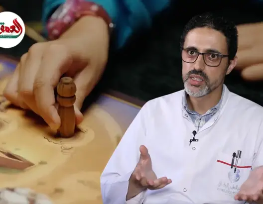 طبيب مغربي يبتكر “لعبة الفتح” لتخليص الأطفال من إدمان الشاشات