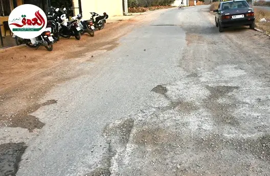 طريق أساسية مهترئة بجماعة عين الشقف
