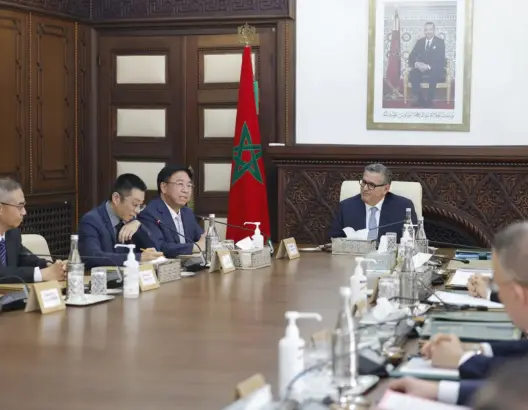 المغرب يقتحم تصنيع بطاريات السيارات الكهربائية ويجلب استثمارات صينية بأزيد 12 مليار درهم