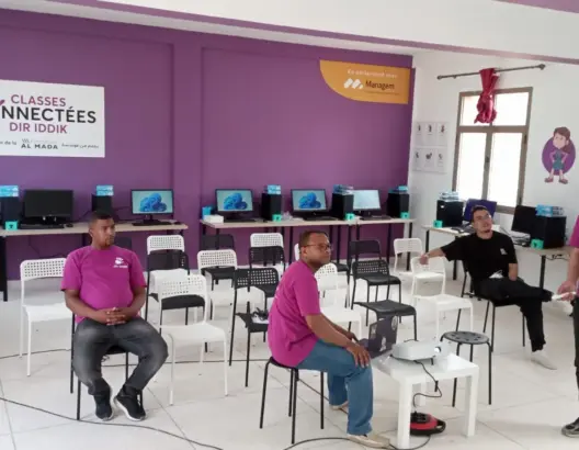 بشراكة مع “إنوي”.. تجهيز قاعة متعددة الوسائط متصلة بالأنترنت بمدرسة رباط تنزولين بزاكورة